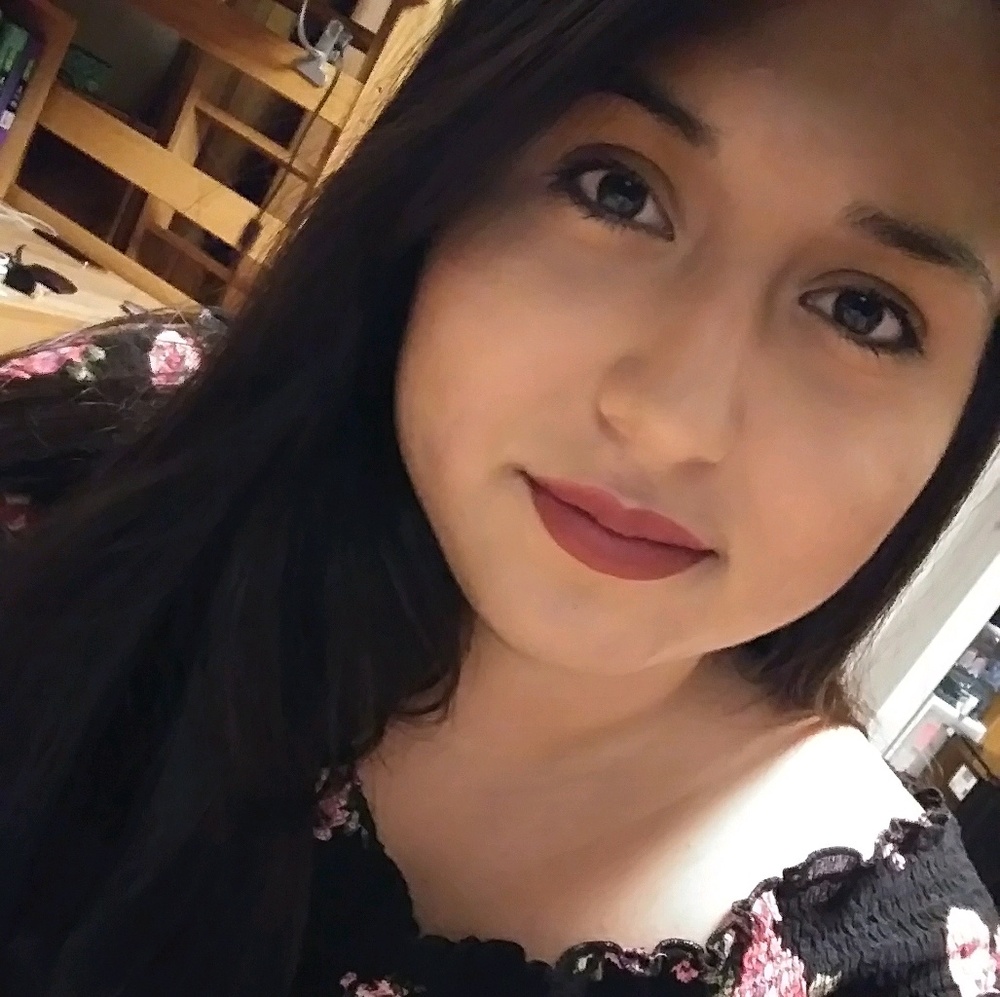 Meet your Posher, Ana